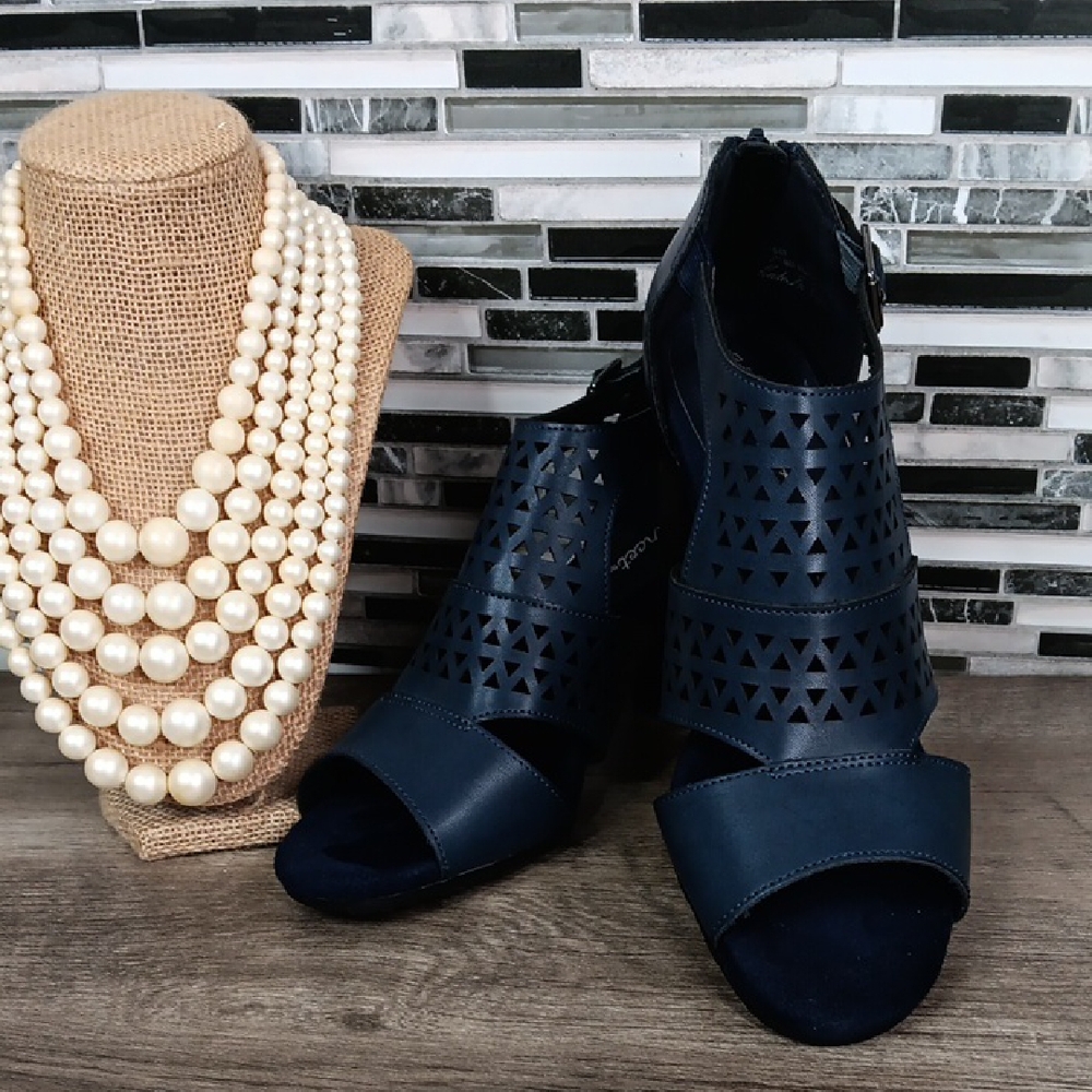 Navy Cutout Ankle Strap 9M Easy Street Faux Leather Office Proffessional Shoes